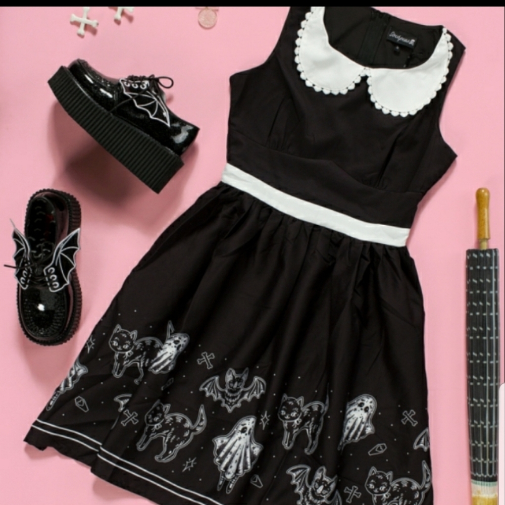 NWOT Halloween baby doll style ghosts, cat and bat print dress